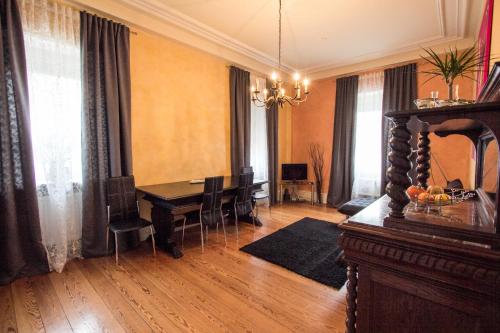 a dining room with a table and chairs in it at Du Russel Suite in Baden-Baden