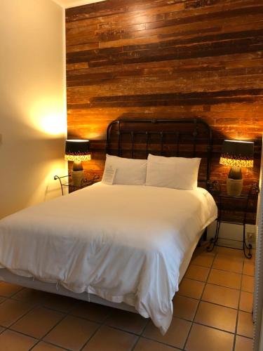 Letto o letti in una camera di L'Habitation Guesthouse- Adult Exclusive