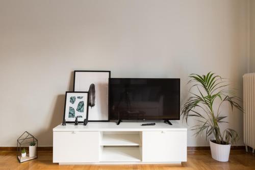 Sleek Flat in Central Syntagma by UPSTREET