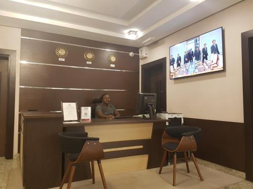 Μια τηλεόραση ή/και κέντρο ψυχαγωγίας στο Ace Premier Hotel