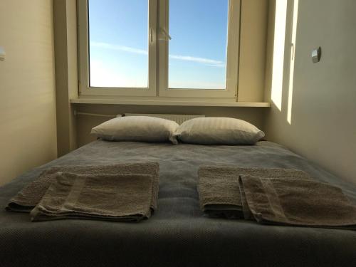 Posteľ alebo postele v izbe v ubytovaní Widokowy Apartament nad Jeziorem