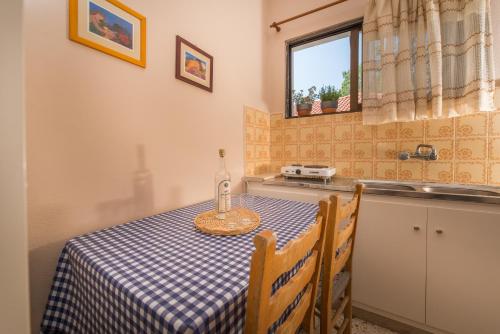 Una cocina o zona de cocina en Helen & Theo