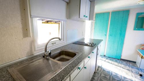 a kitchen with a sink and a window at Bungalows Rurales in Córdoba