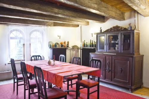 a dining room with a table and chairs and a cabinet at SHotels przy Restauracji Stodoła in Bartoszyce