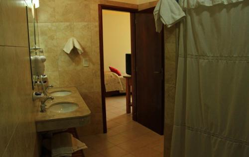 A bathroom at Hostería Anchimalen