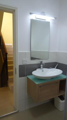 a bathroom with a sink and a mirror at Cosy Garden 2 in Flic-en-Flac