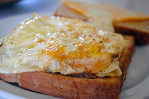 ゲストハウスの敷地内または近くでの食事または食べ物