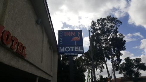 Sijil, anugerah, tanda atau dokumen lain yang dipamerkan di Flamingo Inn Long Beach