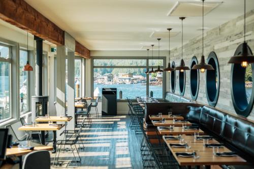 Un restaurant sau alt loc unde se poate mânca la Tofino Resort + Marina