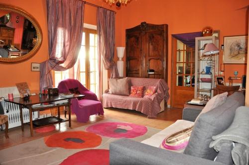 a living room with a couch and a table at Le Jas Du Colombier in Moustiers-Sainte-Marie