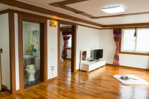 Μια τηλεόραση ή/και κέντρο ψυχαγωγίας στο Oedo Palace