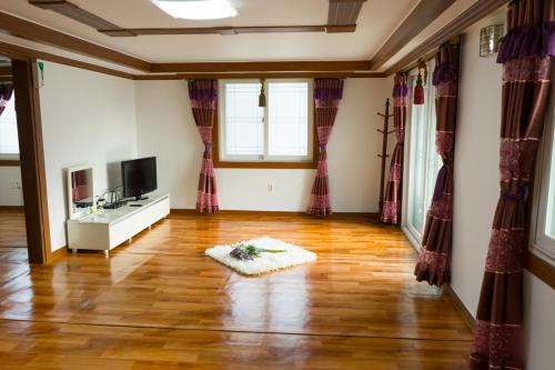 Μια τηλεόραση ή/και κέντρο ψυχαγωγίας στο Oedo Palace
