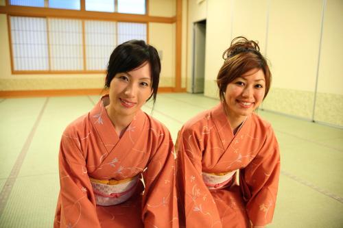 two women in kimonos sitting in a room at Biwako Ryokusuitei in Otsu