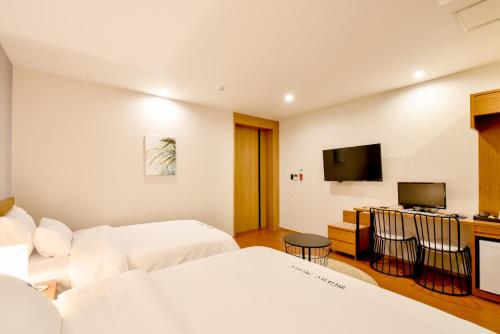 Μια τηλεόραση ή/και κέντρο ψυχαγωγίας στο Blanc Business Hotel