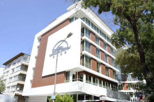 Bangunan di mana terletaknya hotel