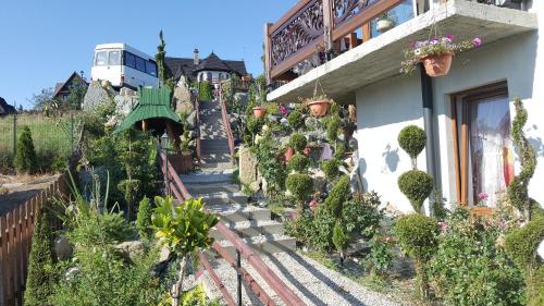 a house with a garden of plants and flowers at Górski Pałacyk Kompleks obiektów in Kościelisko