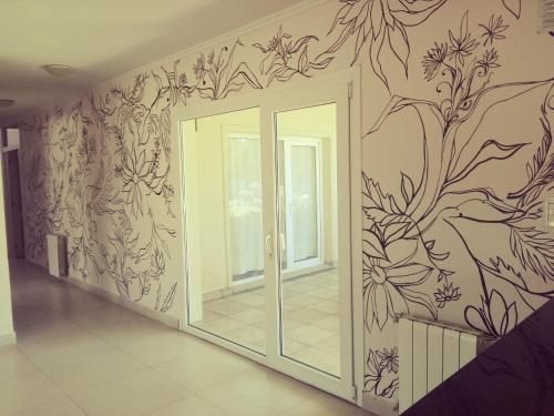 a room with a door with a flower mural on the wall at Hosteria Ruphay in Tandil