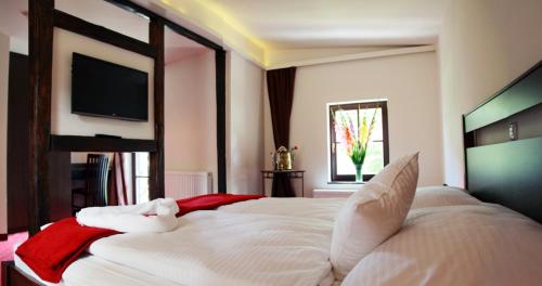 Villa Rozmaryn Gourmet & Wine tesisinde bir odada yatak veya yataklar