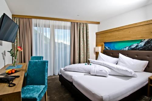 a hotel room with a bed and a desk at Wolfs Aparts + More in Ischgl