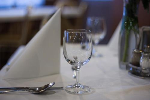 a wine glass sitting on top of a table at euroHOTEL Katowice Nikiszowiec in Katowice