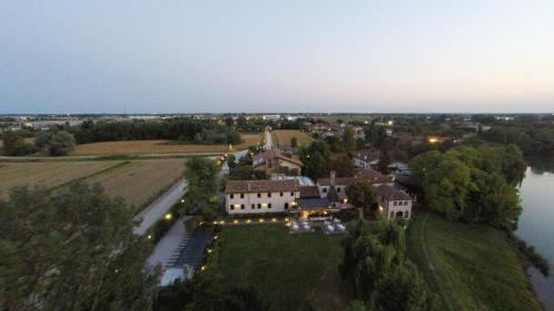 an aerial view of a large house with a river at Borgo Cà dei Sospiri in Quarto dʼAltino