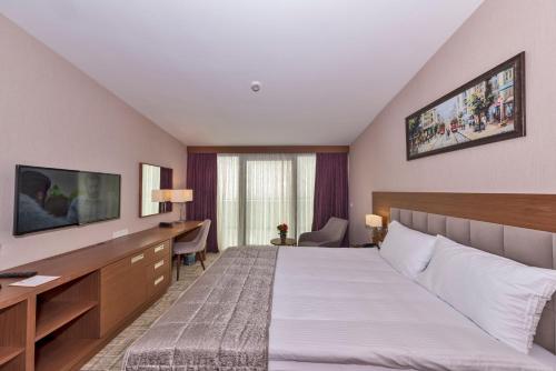 Katil atau katil-katil dalam bilik di Land Park Hotel