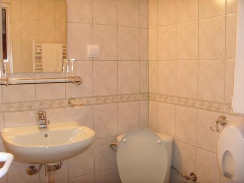 Ванна кімната в Family Hotel Markony