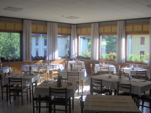 A restaurant or other place to eat at Hotel Albergo Felice