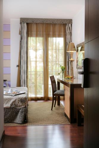 Gallery image of Regent Beach Hotel & Apartments in Catona