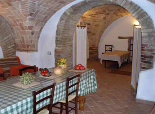 フランカヴィッラ・アル・マーレにあるLa Stallaのダイニングルーム(野菜テーブル付)