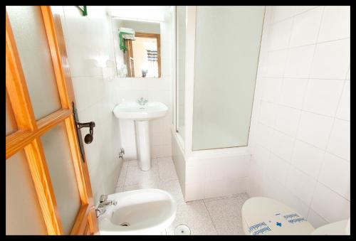 Ένα μπάνιο στο Hostal Estación