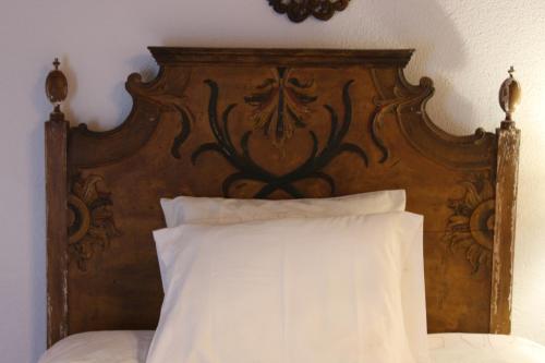Säng eller sängar i ett rum på Cork Hills Farmhouse