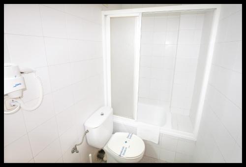Ένα μπάνιο στο Hostal Estación