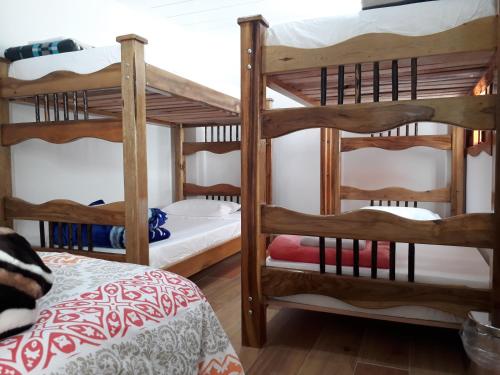 Ein Bett oder Betten in einem Zimmer der Unterkunft Elizabetha Hostal