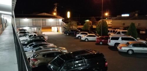 ビショップにあるSuper 8 by Wyndham Bishopのギャラリーの写真