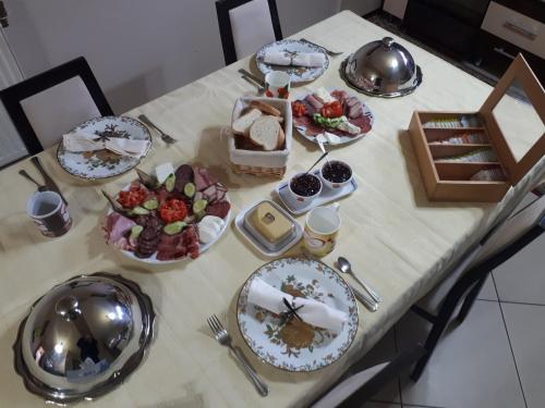 Comida en la casa de huéspedes o alrededores