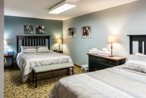 Gallery image of Rustlers Lodge in Sundre