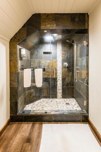 Gallery image of Rustlers Lodge in Sundre