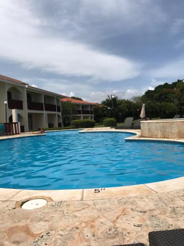 สระว่ายน้ำที่อยู่ใกล้ ๆ หรือใน Residencial Green Paradise at Metro Country Club Juan Dolio - 2 Bedroom with Balcony