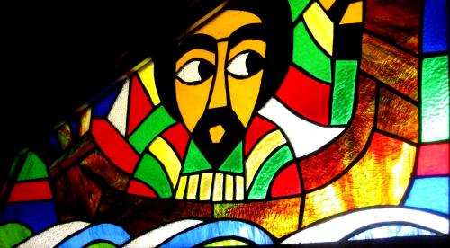 a stained glass window with a face on it at Tres Continentes in San José de Maipo
