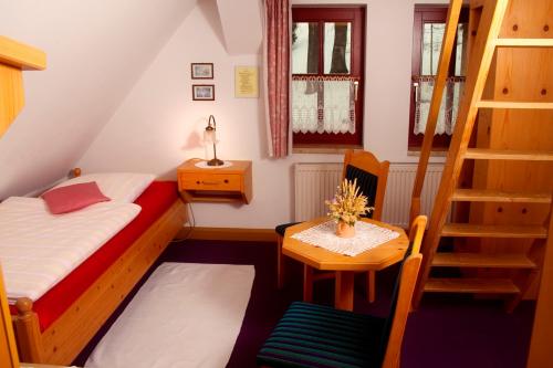 Postel nebo postele na pokoji v ubytování Frühstücks Pension Zum Postillion