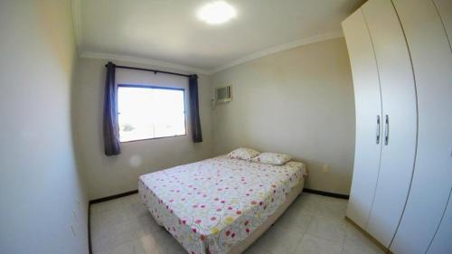 Säng eller sängar i ett rum på Ocean View Tabatinga