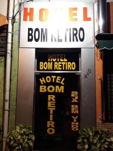 a sign for a hotel bon nezued at Hotel bom retiro in Sao Paulo