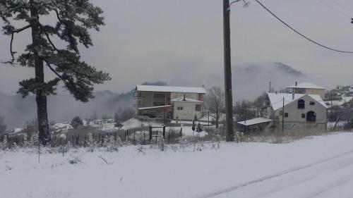 a group of houses in a snow covered field at Panorama Kakopleyri Kalabakas in Kakoplévrion
