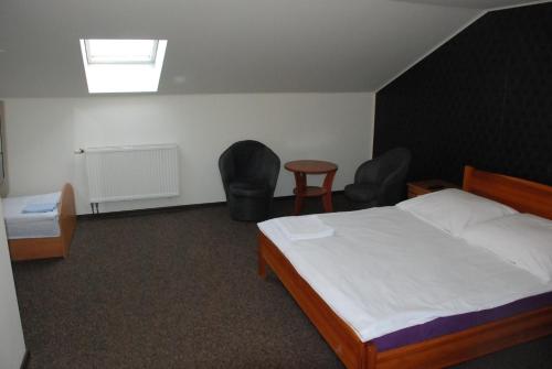 Postel nebo postele na pokoji v ubytování Hotelik Manhatan