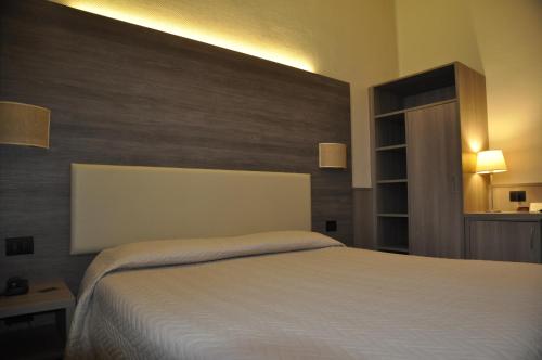 Postel nebo postele na pokoji v ubytování Hotel Est Piombino
