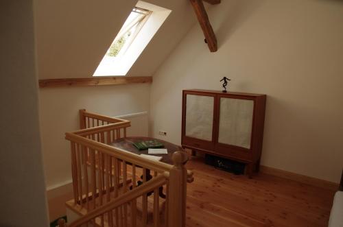 an attic room with a staircase and a skylight at Stützpunkt Trebitz - Gästezimmer am Europaradweg R1 in Brück