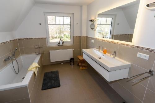 Ванна кімната в Premiumhaus Bodden und Mehr-Brise