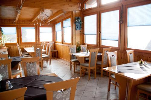 Restaurace v ubytování Gasthof Pension Zoller