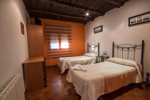 a room with two beds and a window at El Tirol in Cantagallo